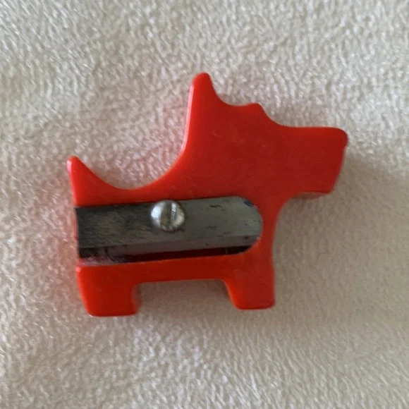 Vintage Red Bakelite 1930s Scotty Dog Pencil Sharpener - Picture 2 of 7